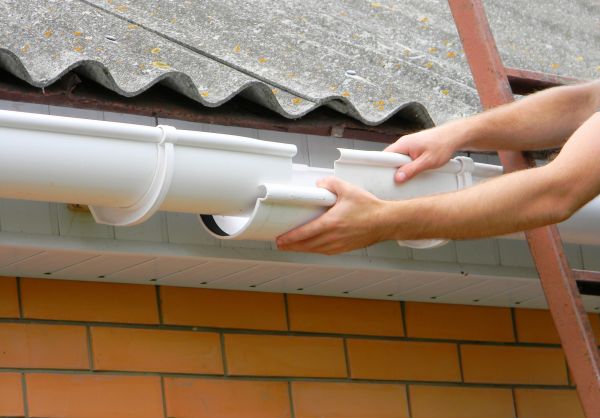 Cost of Gutter Hanging in Michigan City